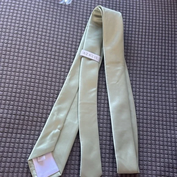 Azazie Gentlemen’s Collection Satin Skinny Tie - Picture 7 of 9